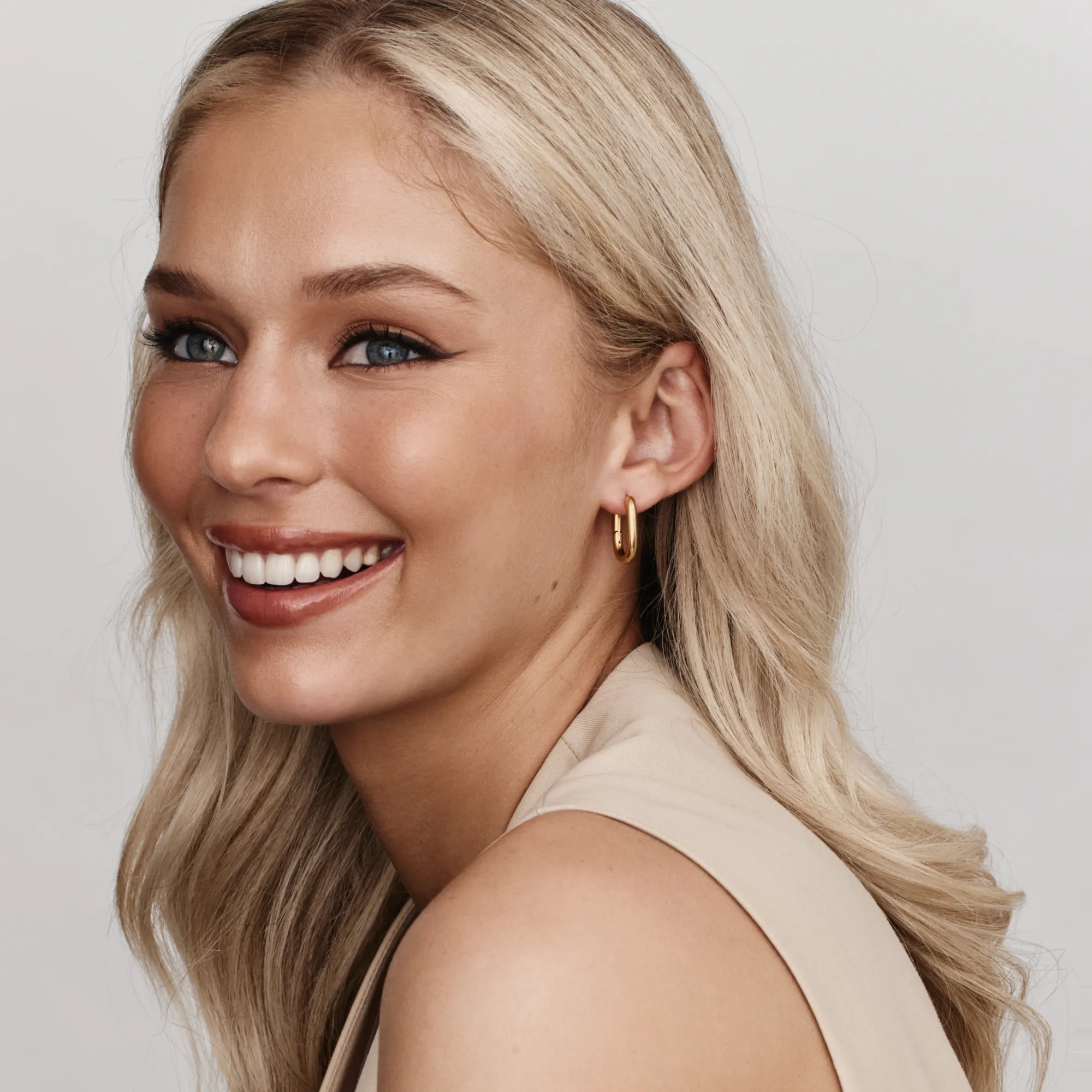 Everyday Essential Hoop Earrings - Image 6