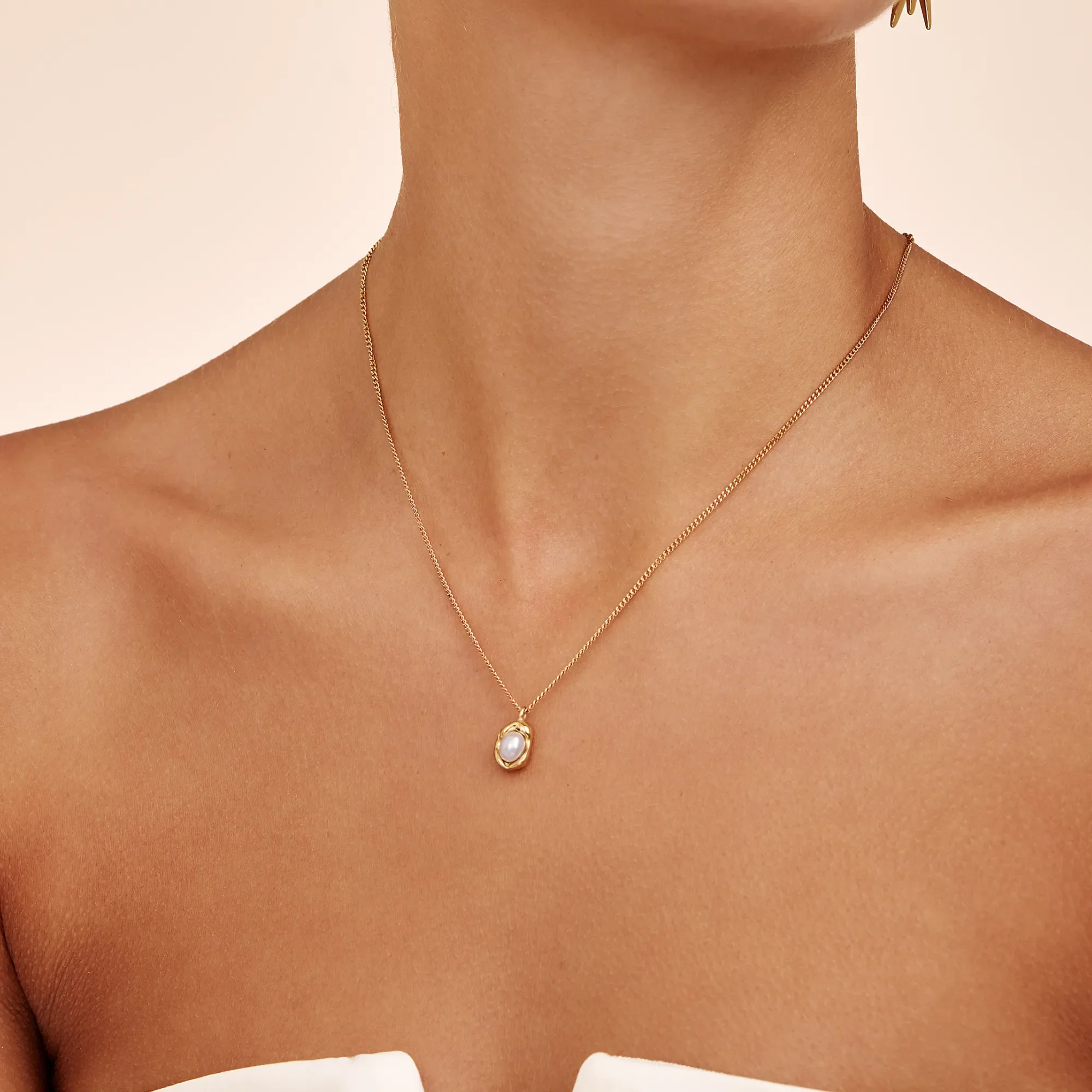 Luna Pearl Drop Necklace - Image 3