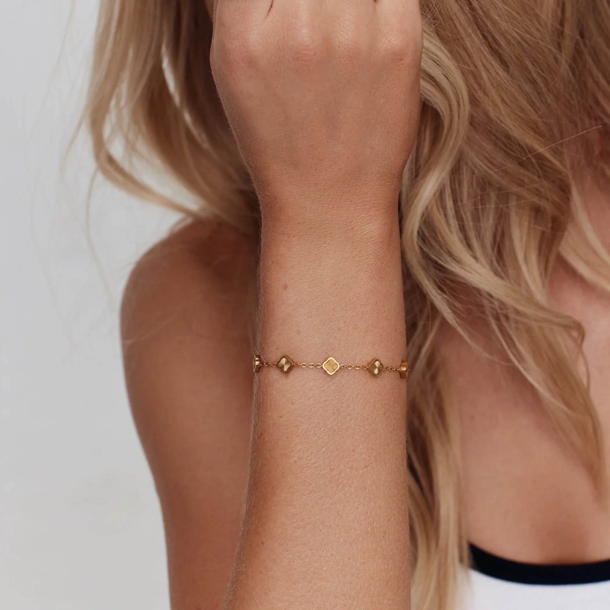 Mini Sunburst Clover Bracelet - Image 3
